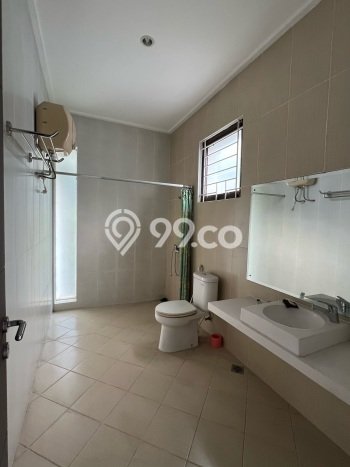Disewakan Rumah Harga Terjangkau di BSD Tangerang dengan 4 KT Disewakan Rumah Harga Terjangkau di BSD Tangerang dengan 4 KT