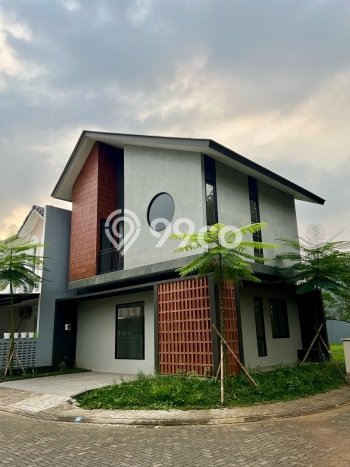 Ready to Use! Luxury House LT 102m2 Desain Modern di BSD Ready to Use! Luxury House LT 102m2 Desain Modern di BSD