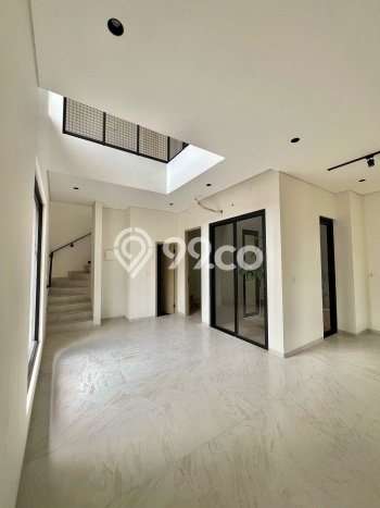 Ready to Use! Luxury House LT 102m2 Desain Modern di BSD Ready to Use! Luxury House LT 102m2 Desain Modern di BSD