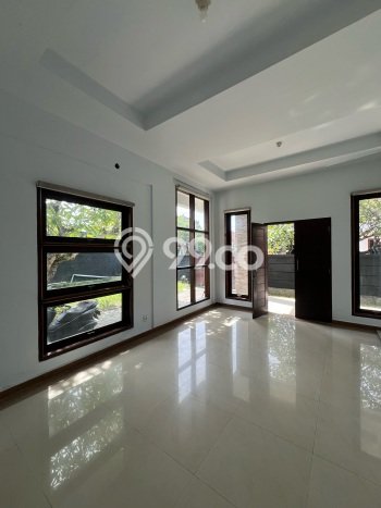 Disewakan! Rumah 5 Kamar Tidur &
3 Kamar Mandi di Renon, Denpasar Disewakan! Rumah 5 Kamar Tidur &
3 Kamar Mandi di Renon, Denpasar