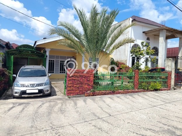 Rumah Strategis LT 209m² / LB 130m² di Lokasi Strategis Marpoyan Damai, Pekanbaru Rumah Strategis LT 209m² / LB 130m² di Lokasi Strategis Marpoyan Damai, Pekanbaru