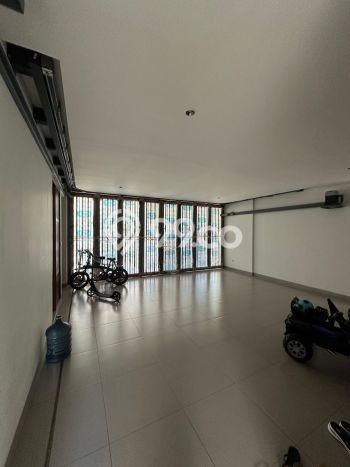 Rumah Elit Modern Siap Huni di BSD City Tangerang Rumah Elit Modern Siap Huni di BSD City Tangerang