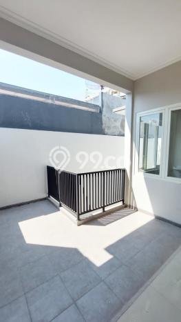 Rumah EXCLUSIVE! area Tenggilis Mejoyo, Surabaya, LT 144m2m² LB 200m2m², BISA KPR Rumah EXCLUSIVE! area Tenggilis Mejoyo, Surabaya, LT 144m2m² LB 200m2m², BISA KPR