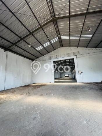 Unit Gudang Dijual di Gresik Gresik Luas Tanah 1300m2, Luas Bangunan 700m2 Unit Gudang Dijual di Gresik Gresik Luas Tanah 1300m2, Luas Bangunan 700m2