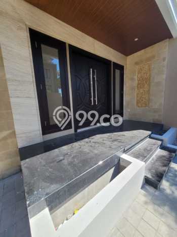 Rumah Modern LT 264m2m² Terawat di Kompleks Perumahan , Surabaya Rumah Modern LT 264m2m² Terawat di Kompleks Perumahan , Surabaya