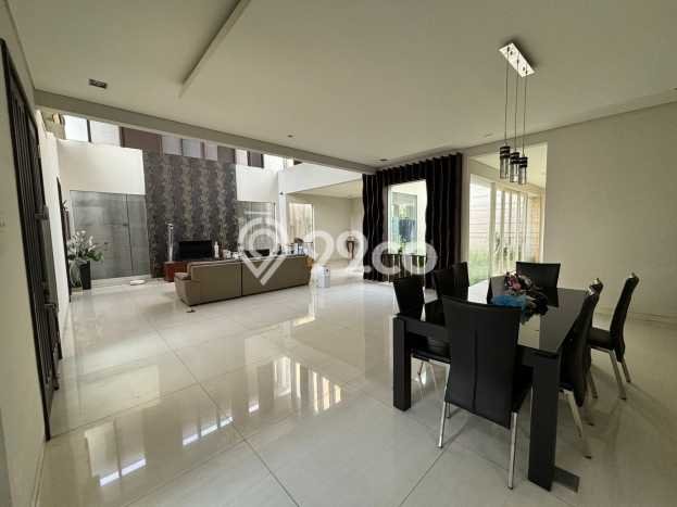 Jual Rumah Mewah Elegan Dengan View Cantik di Citraland, Surabaya Jual Rumah Mewah Elegan Dengan View Cantik di Citraland, Surabaya