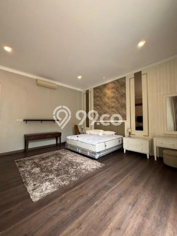 Rumah Lokasi Strategis area Graha, Surabaya, LT 644m2m² LB 900m2m² Rumah Lokasi Strategis area Graha, Surabaya, LT 644m2m² LB 900m2m²