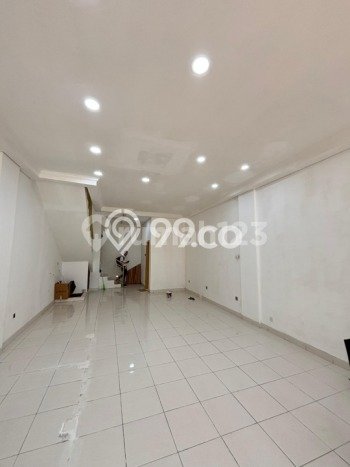 Ruko Disewa di Jakarta Barat dengan LB 300m2 Area Komersial Ramai Ruko Disewa di Jakarta Barat dengan LB 300m2 Area Komersial Ramai
