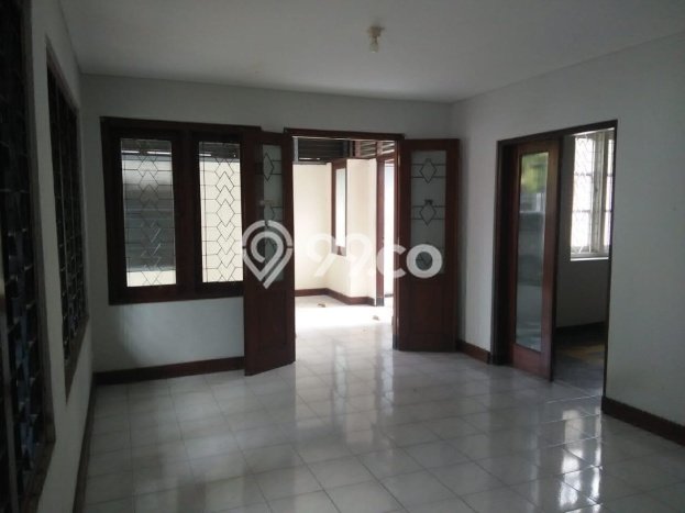 Rumah Disewakan Surabaya LT 382m2 LB 250m2 Kawasan Surabaya Kota Rumah Disewakan Surabaya LT 382m2 LB 250m2 Kawasan Surabaya Kota
