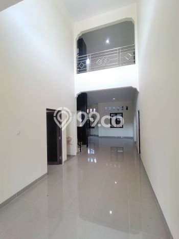 Ready to Use! Luxury House LT 152m2 Desain Modern di BSD Ready to Use! Luxury House LT 152m2 Desain Modern di BSD