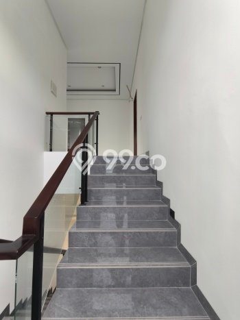 Rumah Elit Modern Tanpa Renovasi di BSD Foresta Tangerang Rumah Elit Modern Tanpa Renovasi di BSD Foresta Tangerang