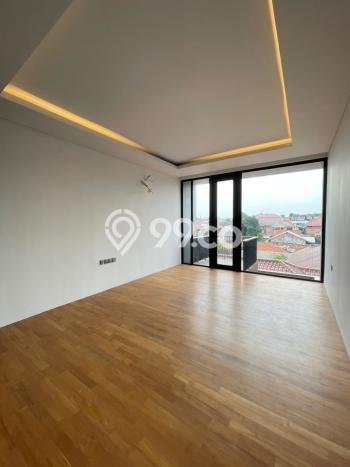 Ready to Use! Luxury House LT 209m2 Desain Modern di Kemang Ready to Use! Luxury House LT 209m2 Desain Modern di Kemang