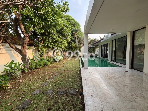 Ready to Use! Premium House LT 1013m2 Desain Elegan di Cipete Ready to Use! Premium House LT 1013m2 Desain Elegan di Cipete