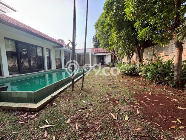 Ready to Use! Premium House LT 1013m2 Desain Elegan di Cipete Ready to Use! Premium House LT 1013m2 Desain Elegan di Cipete