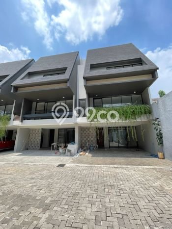 Ready to Use! Luxury House LT 99m2 Desain Elegan di Kemang Ready to Use! Luxury House LT 99m2 Desain Elegan di Kemang