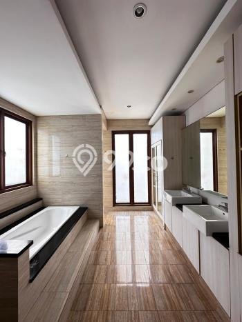 Hunian Elit LB 400m2 Siap Pakai Desain Elegan di Kemang, Jakarta Selatan Hunian Elit LB 400m2 Siap Pakai Desain Elegan di Kemang, Jakarta Selatan