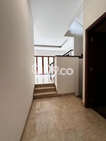 For Sale! Luxury House LT 260m2 Desain Modern di Kemang For Sale! Luxury House LT 260m2 Desain Modern di Kemang