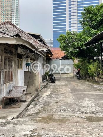 PENAWARAN MENARIK! Tanah Kawasan Kebayoran Baru, Luas 2752m2m², Area Potensial PENAWARAN MENARIK! Tanah Kawasan Kebayoran Baru, Luas 2752m2m², Area Potensial