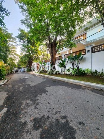 Dijual Rumah Luas Megah Dengan View Cantik di Kemang, Jakarta Selatan Dijual Rumah Luas Megah Dengan View Cantik di Kemang, Jakarta Selatan