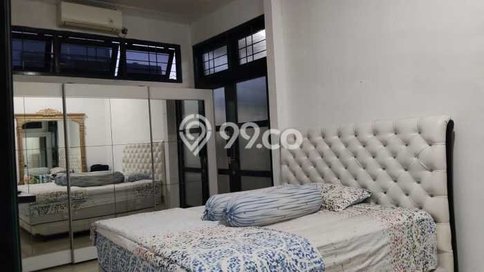 Hunian Mewah LB 242m2 Siap Huni Desain Elegan di Bintaro, Tangerang Selatan Hunian Mewah LB 242m2 Siap Huni Desain Elegan di Bintaro, Tangerang Selatan