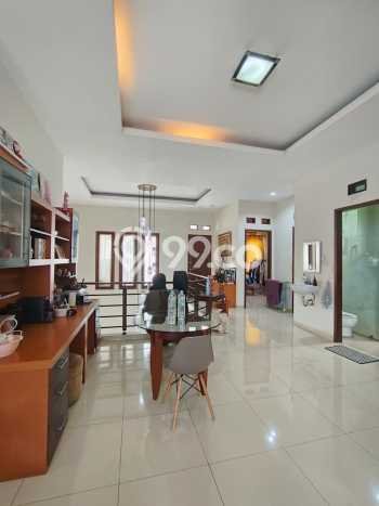 Jual Rumah Luas Elegan Dengan View Cantik di Bintaro, Tangerang Selatan Jual Rumah Luas Elegan Dengan View Cantik di Bintaro, Tangerang Selatan