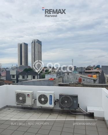 Dijual Hunian Rumah Terawat 5 Kamar di Duri Kepa, Jakarta Barat Dijual Hunian Rumah Terawat 5 Kamar di Duri Kepa, Jakarta Barat