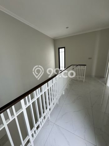 Rumah Sewa Bekasi LT 135m2 LB 149m2 Area Summarecon Crown Gading Rumah Sewa Bekasi LT 135m2 LB 149m2 Area Summarecon Crown Gading