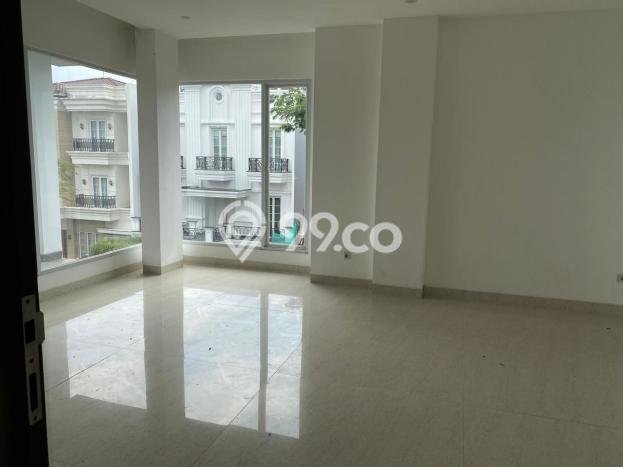 Dijual Rumah Luas Elegan Dengan View Cantik di Gading Serpong, Tangerang Dijual Rumah Luas Elegan Dengan View Cantik di Gading Serpong, Tangerang