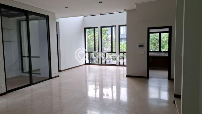 Jarang Ada! Rumah Sewa 4 Kamar Bagus Siap Huni BSD Jarang Ada! Rumah Sewa 4 Kamar Bagus Siap Huni BSD