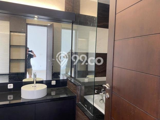 Dijual Rumah Luas Elegan Dengan View Cantik di Gading Serpong, Tangerang Dijual Rumah Luas Elegan Dengan View Cantik di Gading Serpong, Tangerang