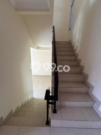 Rumah Disewakan Jakarta Barat LT 250m2 LB 241m2 Kawasan Green Lake City Rumah Disewakan Jakarta Barat LT 250m2 LB 241m2 Kawasan Green Lake City