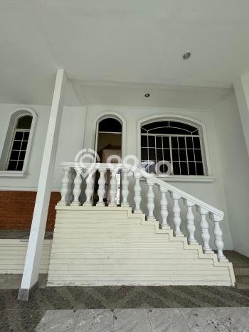 Rumah Disewakan Jakarta Barat LT 250m2 LB 241m2 Kawasan Green Lake City Rumah Disewakan Jakarta Barat LT 250m2 LB 241m2 Kawasan Green Lake City