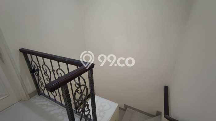 Disewakan! Rumah 3 Kamar Tidur &
3 Kamar Mandi di Green Lake City, Jakarta Barat Disewakan! Rumah 3 Kamar Tidur &
3 Kamar Mandi di Green Lake City, Jakarta Barat