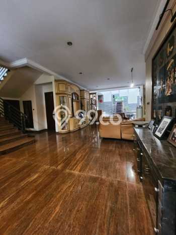 Dijual Rumah Luas Elegan Dengan View Eksklusif di Puri Indah, Jakarta Barat Dijual Rumah Luas Elegan Dengan View Eksklusif di Puri Indah, Jakarta Barat