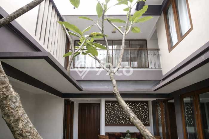 Rumah Eksklusif Siap Huni LT 253m2 di BSD, Tangerang Selatan Rumah Eksklusif Siap Huni LT 253m2 di BSD, Tangerang Selatan
