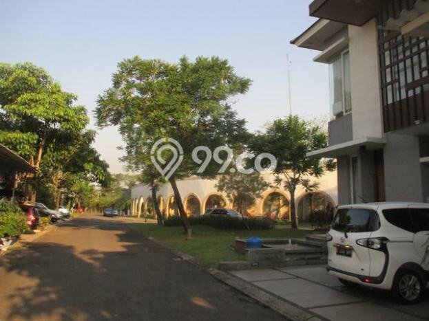 Rumah Mewah LB 250m2 Siap Pakai Desain Elegan di Gading Serpong, Tangerang Rumah Mewah LB 250m2 Siap Pakai Desain Elegan di Gading Serpong, Tangerang