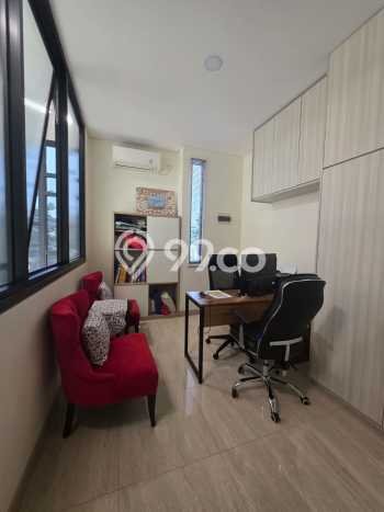 For Sale! Luxury House LT 180m2 Desain Elegan di BSD For Sale! Luxury House LT 180m2 Desain Elegan di BSD