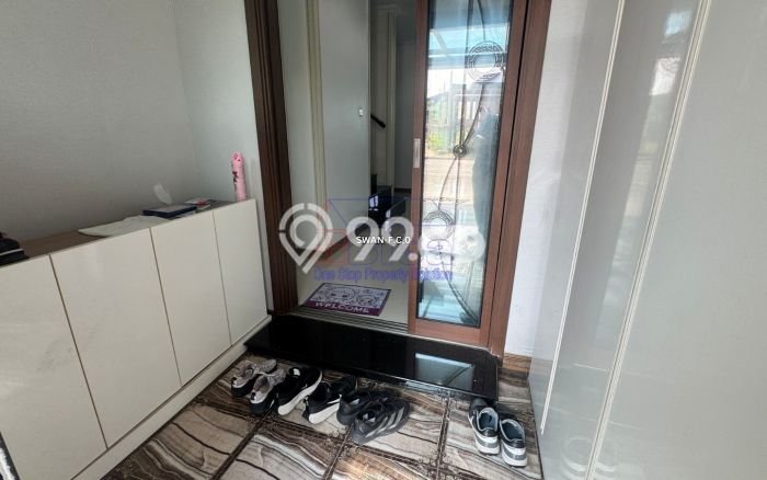 Rumah Mewah LB 141m2 Siap Pakai Desain Elegan di Tiban, Batam Rumah Mewah LB 141m2 Siap Pakai Desain Elegan di Tiban, Batam