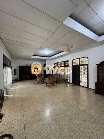 Hunian Mewah Siap Huni LT 1833m2 di Jatinegara, Jakarta Timur Hunian Mewah Siap Huni LT 1833m2 di Jatinegara, Jakarta Timur
