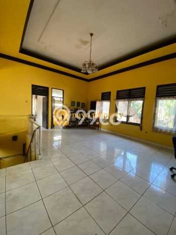 Hunian Mewah LB 285m2 Siap Pakai Desain Elegan di Jatiwaringin, Bekasi Hunian Mewah LB 285m2 Siap Pakai Desain Elegan di Jatiwaringin, Bekasi