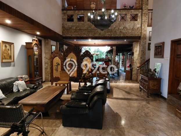 Jual Rumah Mewah Elegan Dengan View Eksklusif di Grogol, Jakarta Barat Jual Rumah Mewah Elegan Dengan View Eksklusif di Grogol, Jakarta Barat