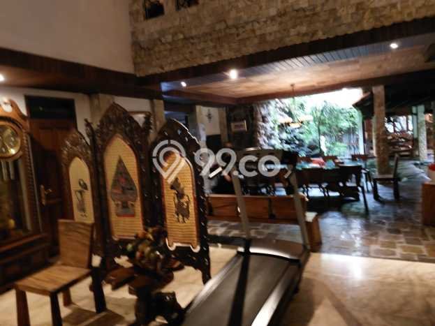 Jual Rumah Mewah Elegan Dengan View Eksklusif di Grogol, Jakarta Barat Jual Rumah Mewah Elegan Dengan View Eksklusif di Grogol, Jakarta Barat