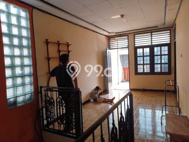 Rumah Luas Asri 3 KT Siap Pakai di Kalimalang Jakarta Timur Rumah Luas Asri 3 KT Siap Pakai di Kalimalang Jakarta Timur