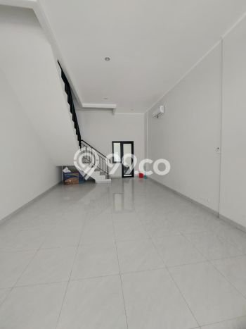 LOKASI STRATEGIS! Ruko For Rent di , Luas 189m2m², Kawasan Bisnis LOKASI STRATEGIS! Ruko For Rent di , Luas 189m2m², Kawasan Bisnis