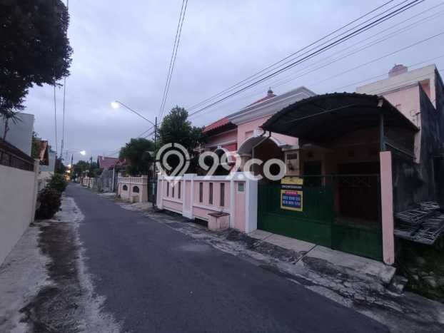 Rumah Cantik Siap Pakai Di Laweyan Luas 180m2 Lokasi Strategis Rumah Cantik Siap Pakai Di Laweyan Luas 180m2 Lokasi Strategis