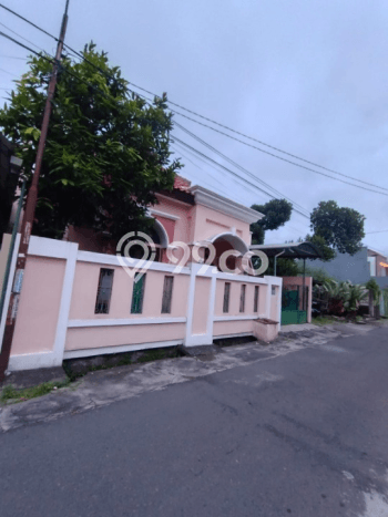 Rumah Cantik Siap Pakai Di Laweyan Luas 180m2 Lokasi Strategis Rumah Cantik Siap Pakai Di Laweyan Luas 180m2 Lokasi Strategis