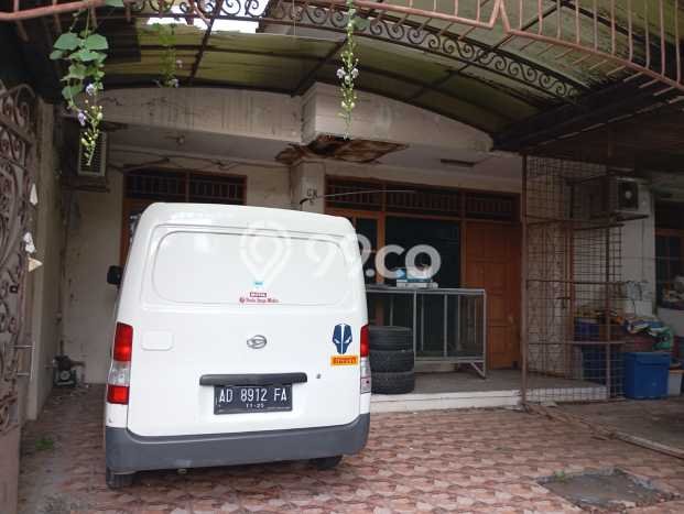 Lokasi terbaik! Rumah siap huni disewakan di Solo Baru LB 200m2 Lokasi terbaik! Rumah siap huni disewakan di Solo Baru LB 200m2