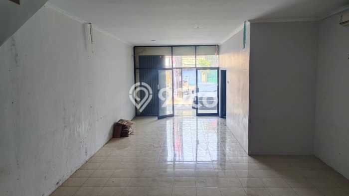 Ruko untuk disewa di Colomadu punya LT 95m2 & LB 150m2 harga sewa kompetitif Ruko untuk disewa di Colomadu punya LT 95m2 & LB 150m2 harga sewa kompetitif