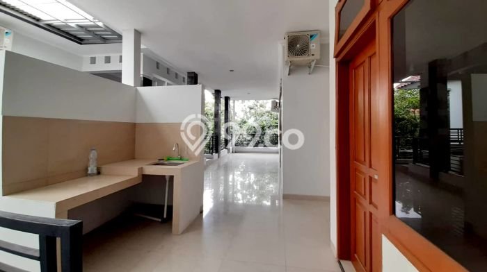 Komersial Dijual di Laweyan Solo dengan Luas Bangunan 600m2 Komersial Dijual di Laweyan Solo dengan Luas Bangunan 600m2