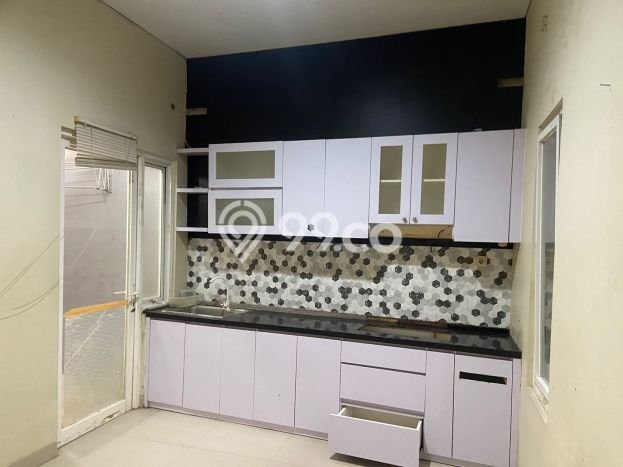 Jual Rumah Favorit Siap Huni LB 140m2 di Laweyan, Solo Jual Rumah Favorit Siap Huni LB 140m2 di Laweyan, Solo